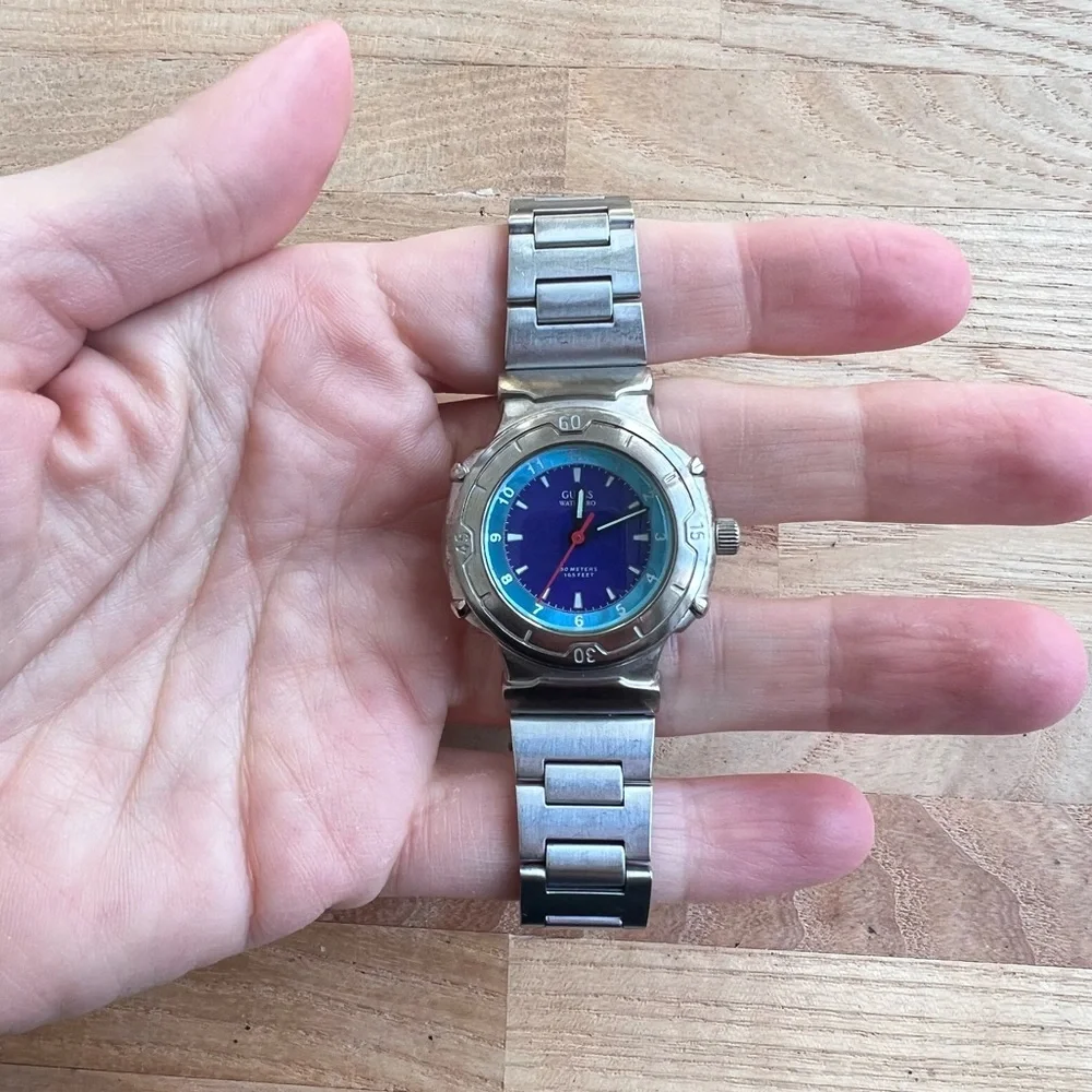 Guess ladies waterpro blue dial silver tone sport watch NEW BATTERY